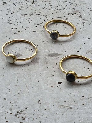 DEWI shiny Rosenquarz Ring Gold - The Santai Collection