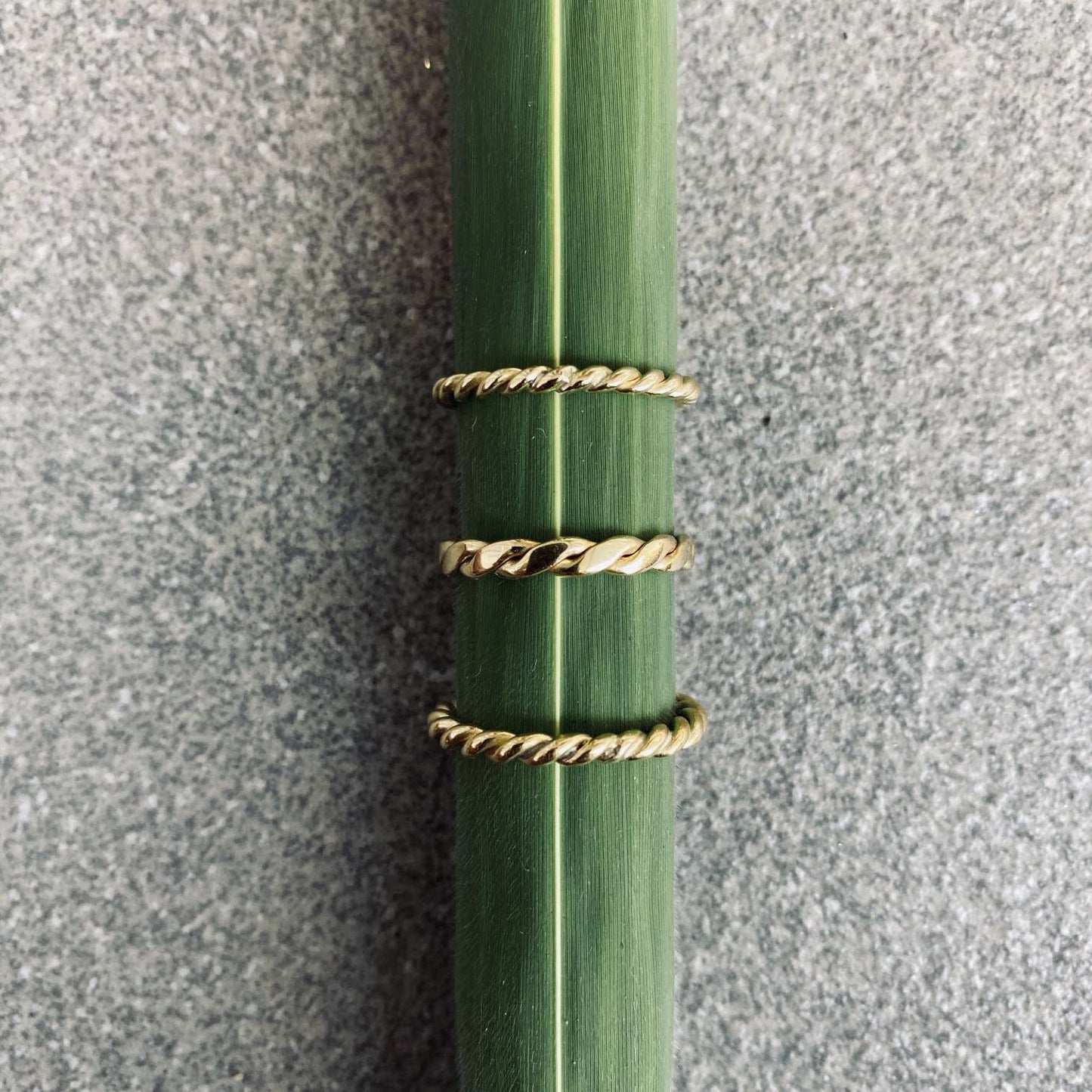 ISTA twisted flat Ring Gold - The Santai Collection