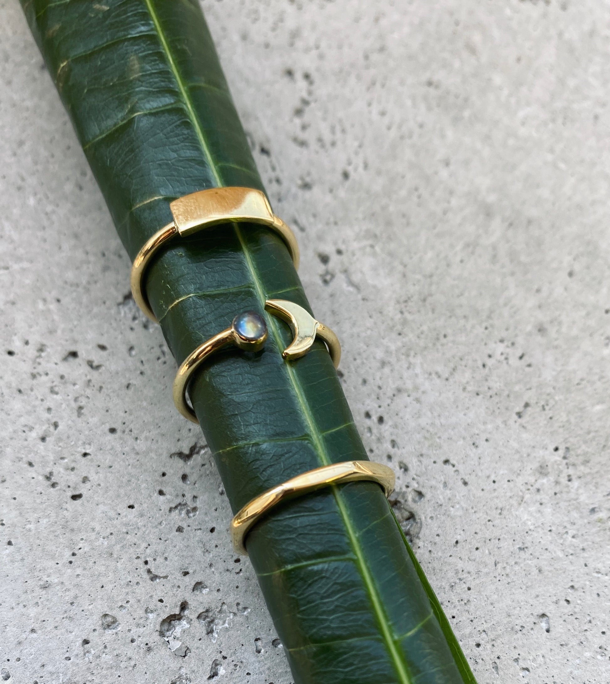 SEA YOU MOON Ring Gold - The Santai Collection