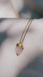 MENTARI ROSEQUARZ RAW Halskette | Necklace Gold
