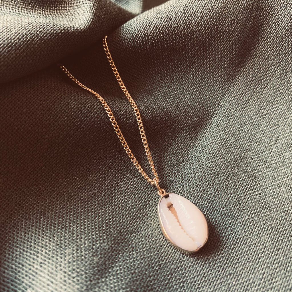 SARI SHELL Halskette | Necklace Gold