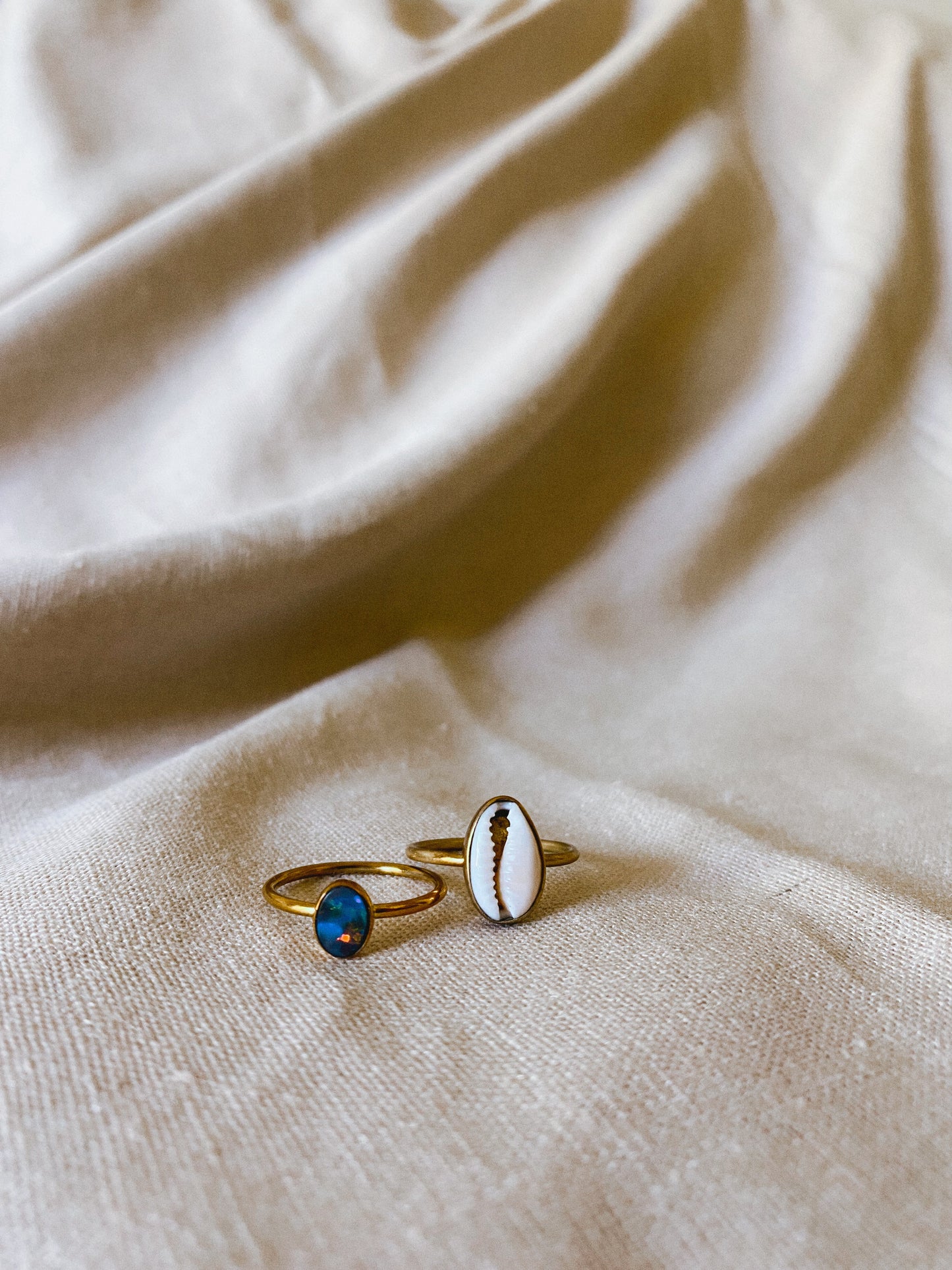 INDAH Australischer Opal Ring Gold