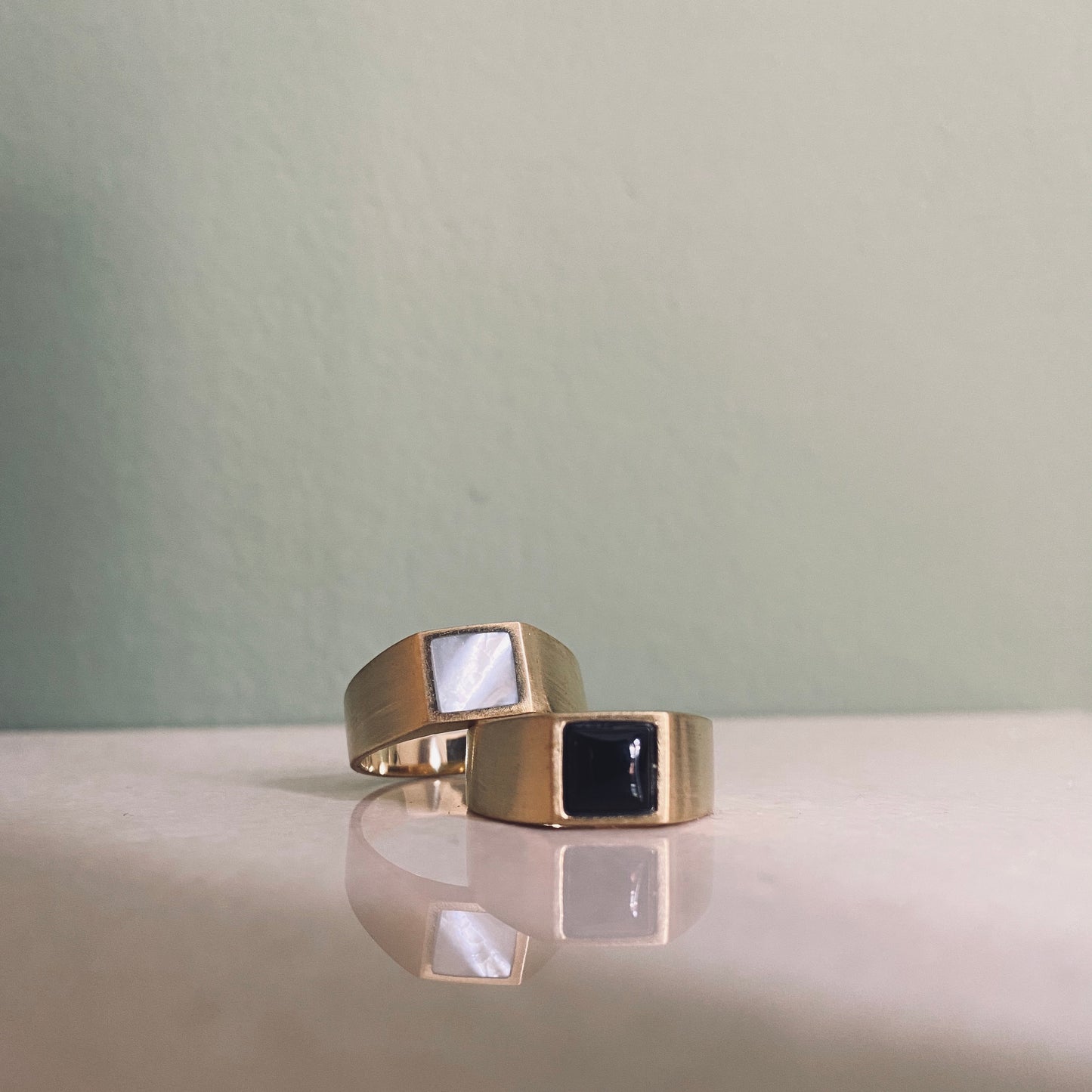 AMELIA Black Onyx Ring Gold
