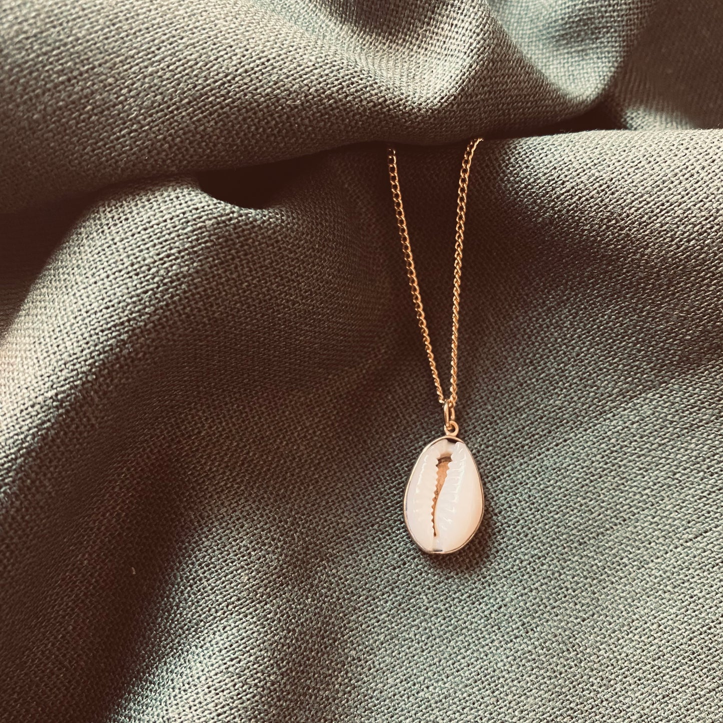 SARI SHELL Halskette | Necklace Gold