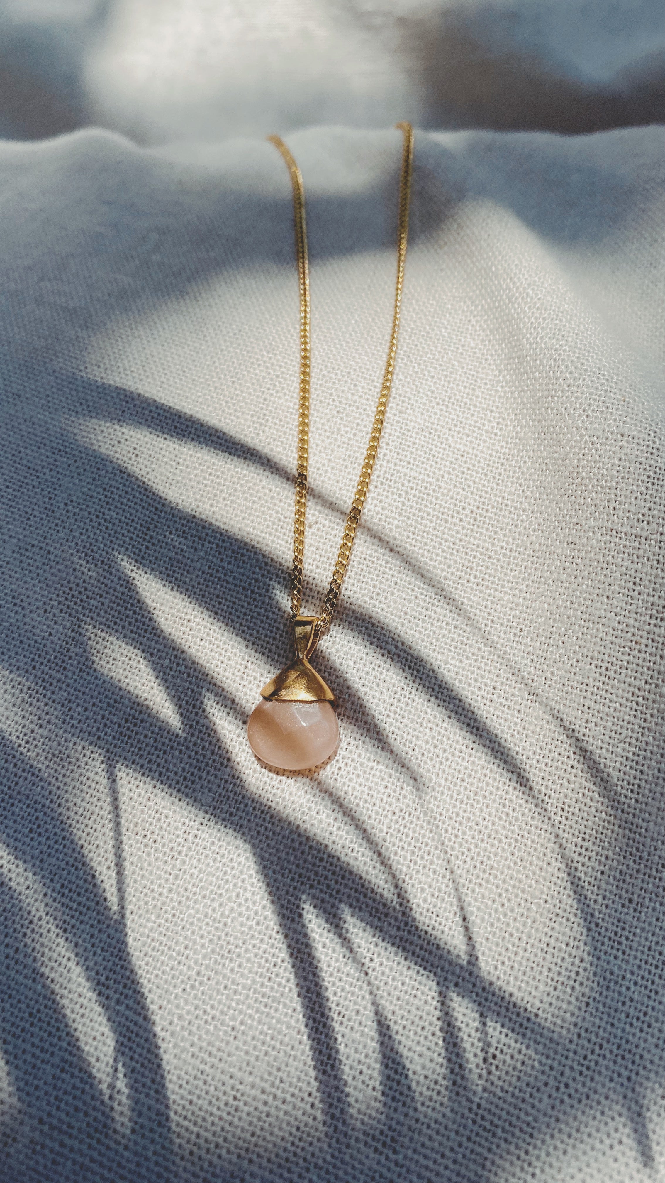 YUNITA PEACH MOONSTONE Halskette | Necklace Gold